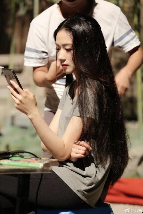 诺米走红不忘家乡小涵娱乐吃瓜,小涵娱乐吃瓜见证友谊 第1张 诺米走红不忘家乡小涵娱乐吃瓜,小涵娱乐吃瓜见证友谊 第1张